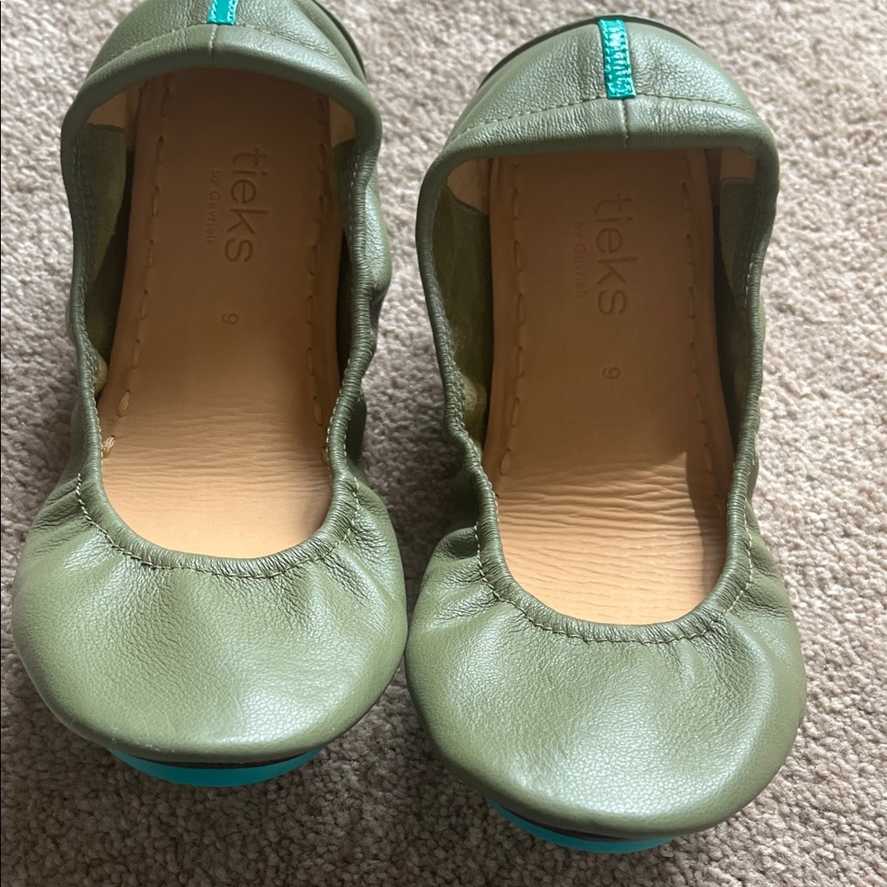 Olive Tieks size 9